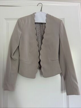 H&M Scalloped-Edge Collarless Blazer in Taupe